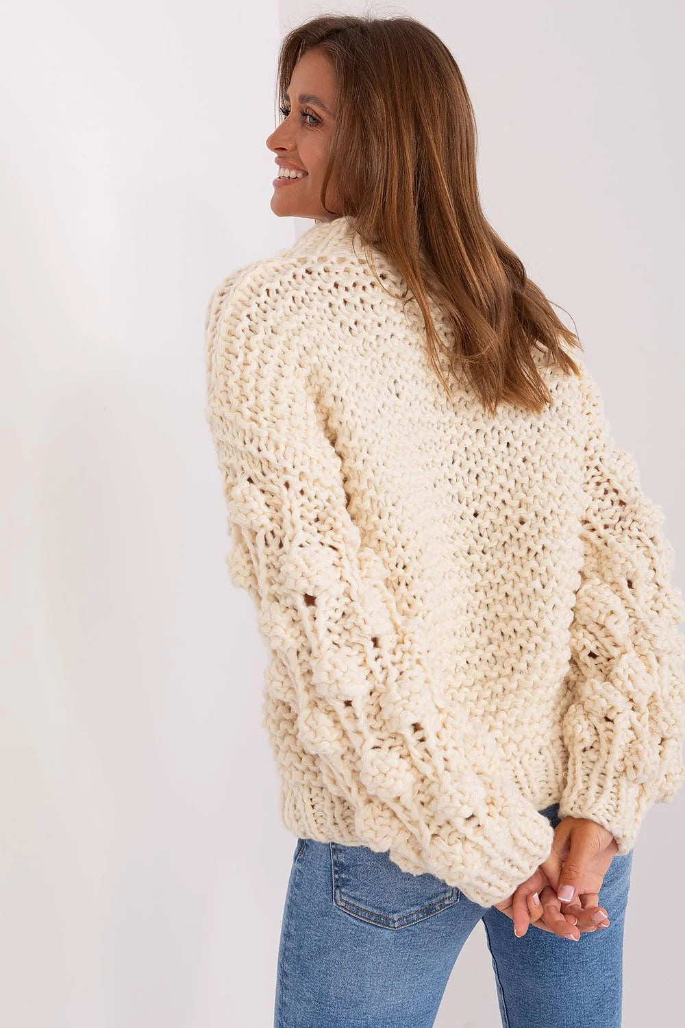 pull femme grosse maille oversize col montant écru crème laine épaisse manches bouffantes torsades noppes bords côtes hanches cosy chaleureux