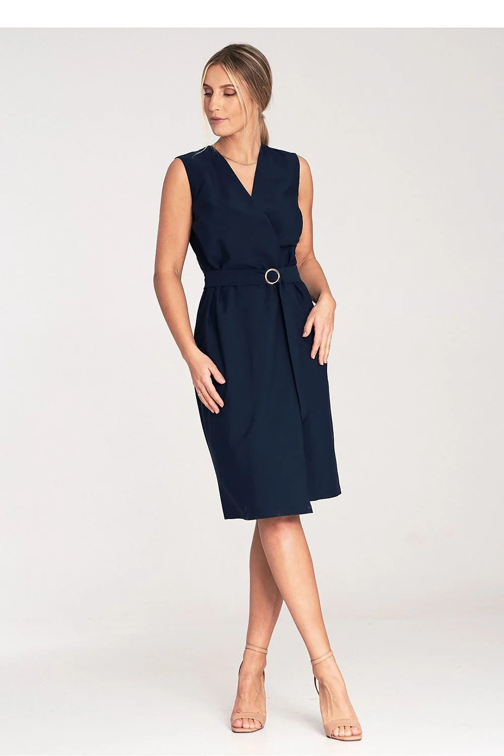 Robe de jour élégante sans manches en polyester et viscose, portefeuille, ceinture ton sur ton, boucle dorée, couleur marine, ajustée à la taille, pour femmes