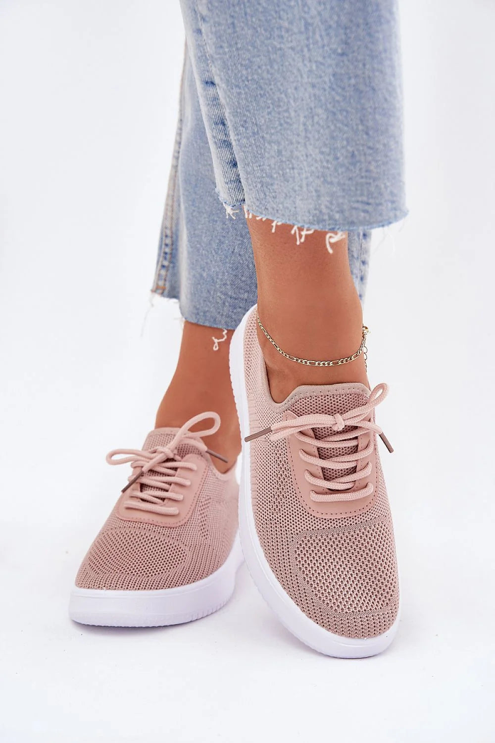 Baskets femmes style moderne maille respirante couleur rose pâle semelle blanche confortable lacets ajustables silhouette basse