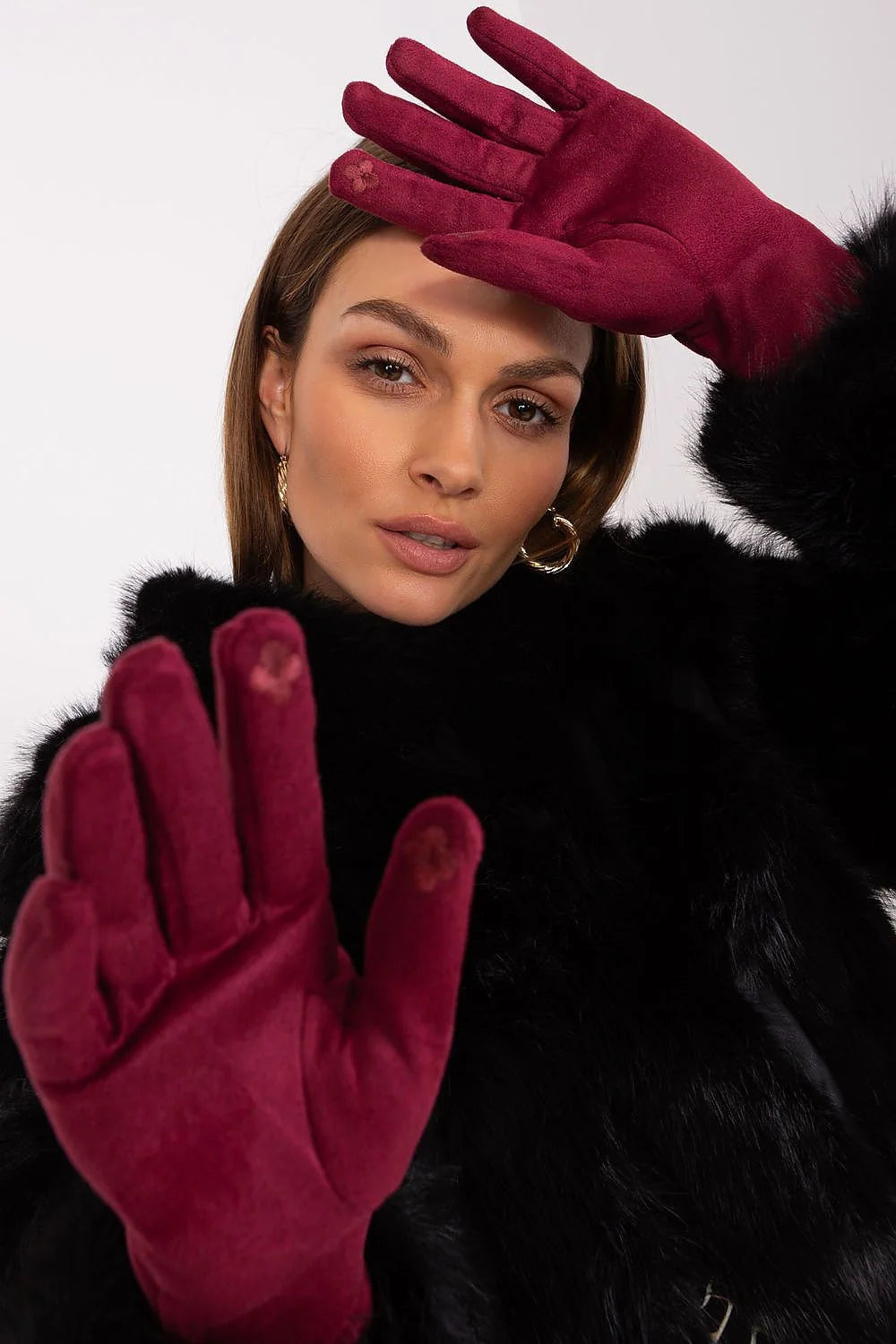 Gants élégants en daim bordeaux pour femmes, design luxueux, faux fourrure noire, style intemporel, occasion hiver soiré