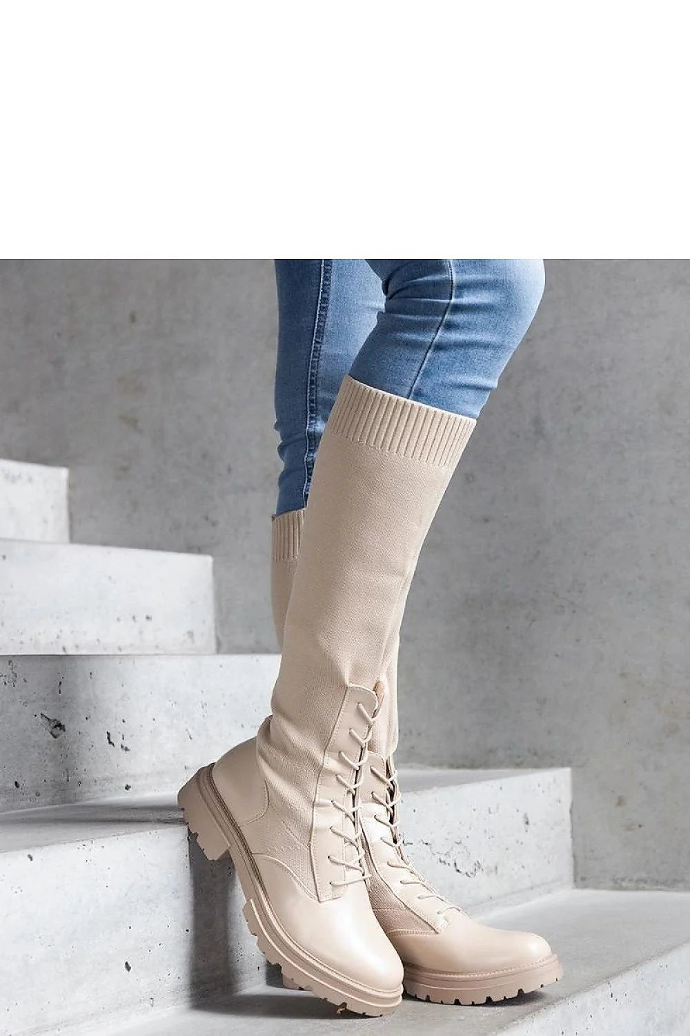 bottes cuissardes beige clair simili cuir lisse tige extensible côtelée lacets antidérapante doublure chaude semelle crantée talon bloc
