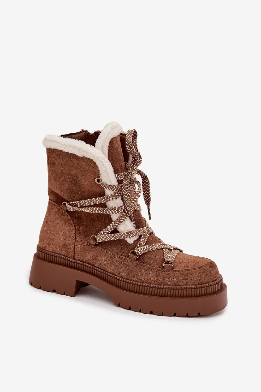 bottes neige femme suédine écologique fermeture éclair lacets œillets métalliques fourrure écrue doublure sherpa semelle crantée plateforme caoutchouc adhérence amorti