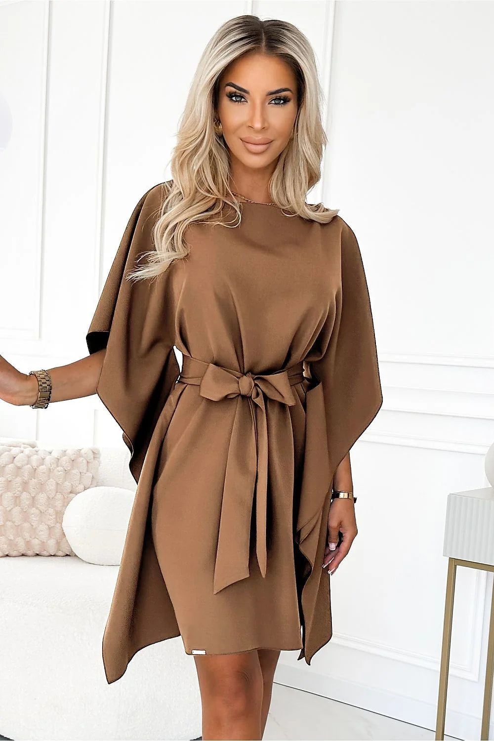 robe papillon Numoco camel satinée fluide ceinturée nouée taille kimono manches larges encolure ronde longueur genou minimaliste chic confortable polonaise