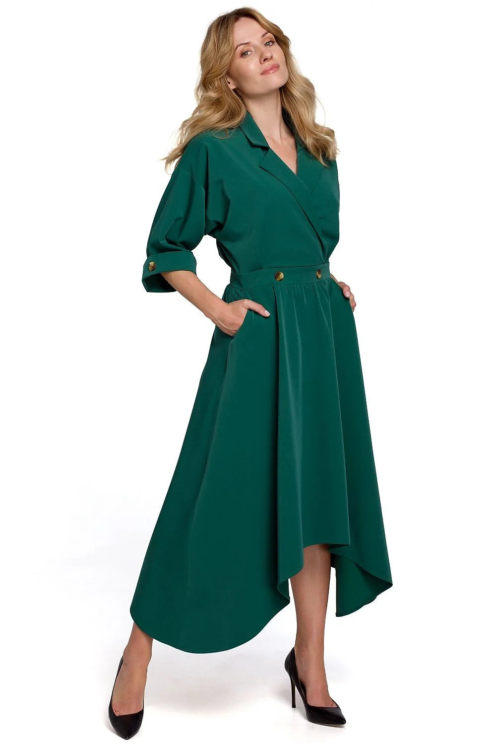 Robe noire asymétrique polyester chic moderne femme élégante manches longues boutons dorés urbain chic