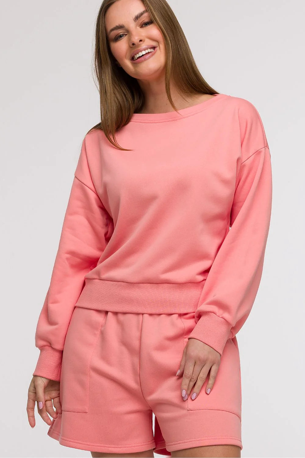 Sweatshirt et short femme en coton rose pastel design minimaliste coupe ample col rond manches longues taille ajustable