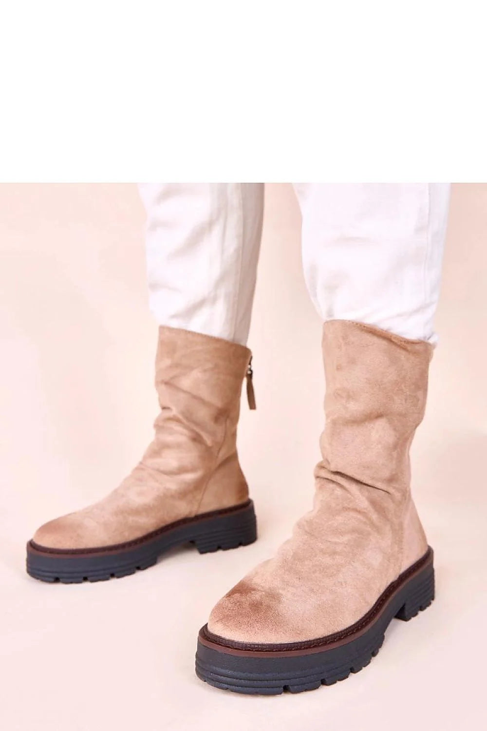 bottines femme cuir suédé écologique beige clair devant froncé tige mi mollet semelle plateforme noire crantée