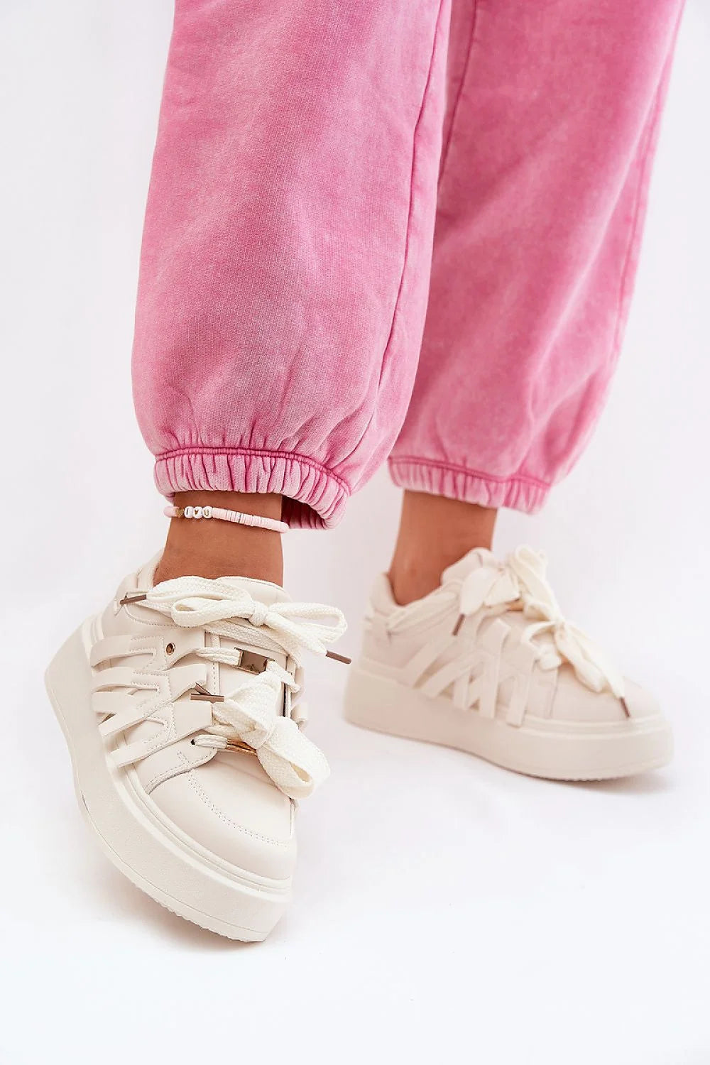 Chaussures de sport pour femmes design moderne élégant couleur crème plateforme matériau durable confort marche