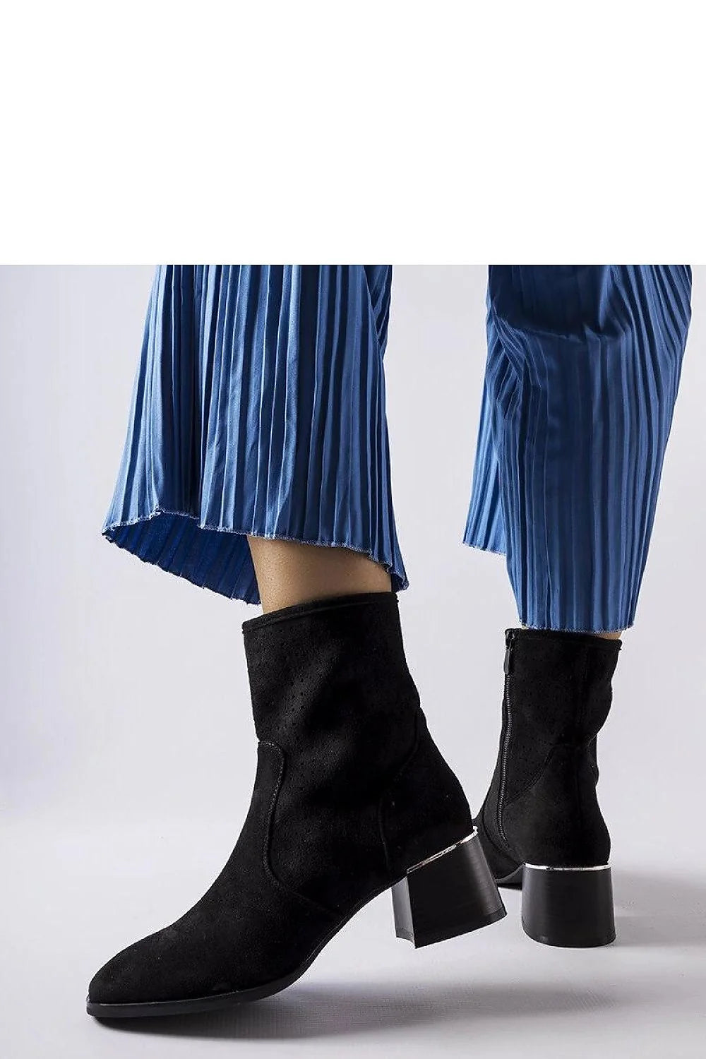 Bottes à talons carrés en cuir suédé noir, design élégant, confort tout le jour, fermure éclair latérale, idéales pour automne-hiver, mode féminine