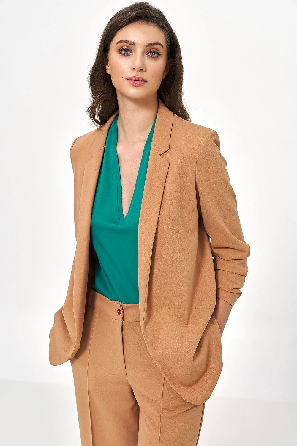 veste tailleur femme camel crêpe blazer sans fermeture manches plissées relaxed confortable élégante softoffice professionnelle poches taille haute stretch polyvalente