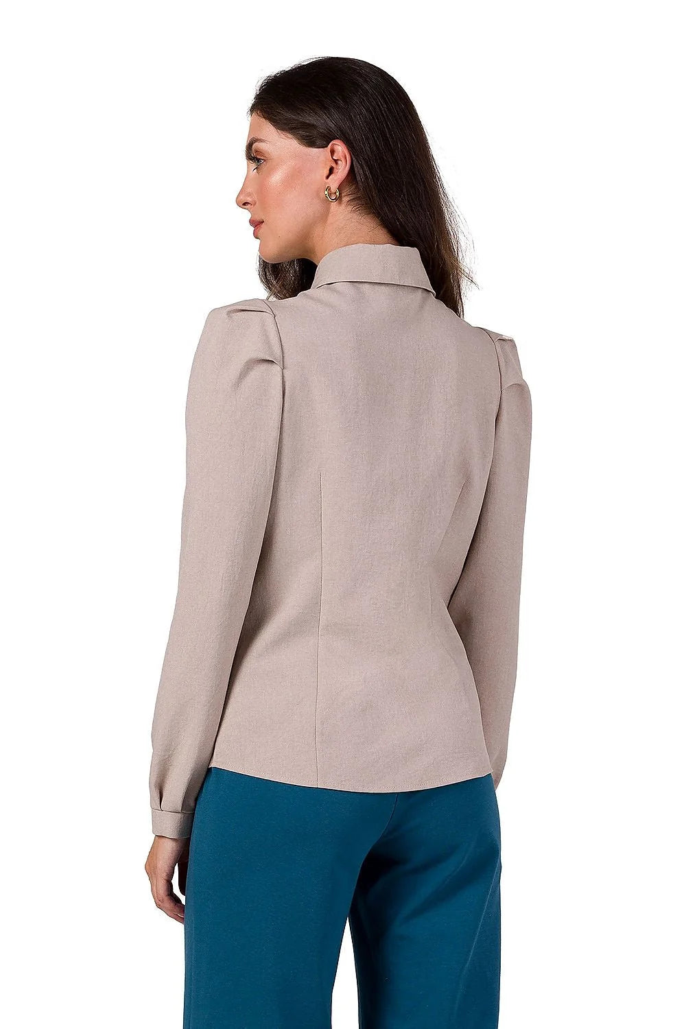 Chemise pour femme manches longues épaules plissées col classique beige neutre coupe ajustée style intemporel mode élégant Be Wear