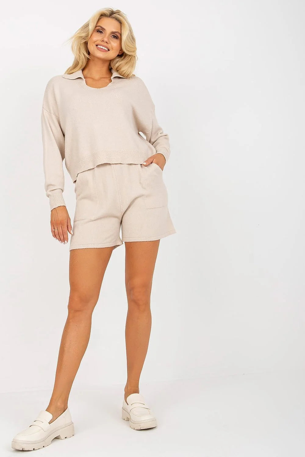 Ensemble décontracté pour femme comprenant pull et short en tricot mélange nylon polyamide viscose beige style casual chic occasions détente plage été