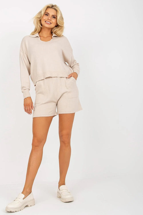 Ensemble pull short tricot nylon polyamide viscose beige ample encolure v col léger manches longues poignets resserrés côtelés
