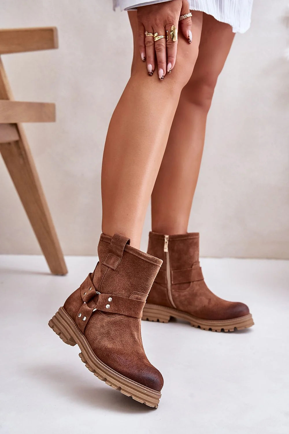Bottes en cuir suédé pour femmes, design élégant, bride décorative, semelle crantée camel, confortable et durable