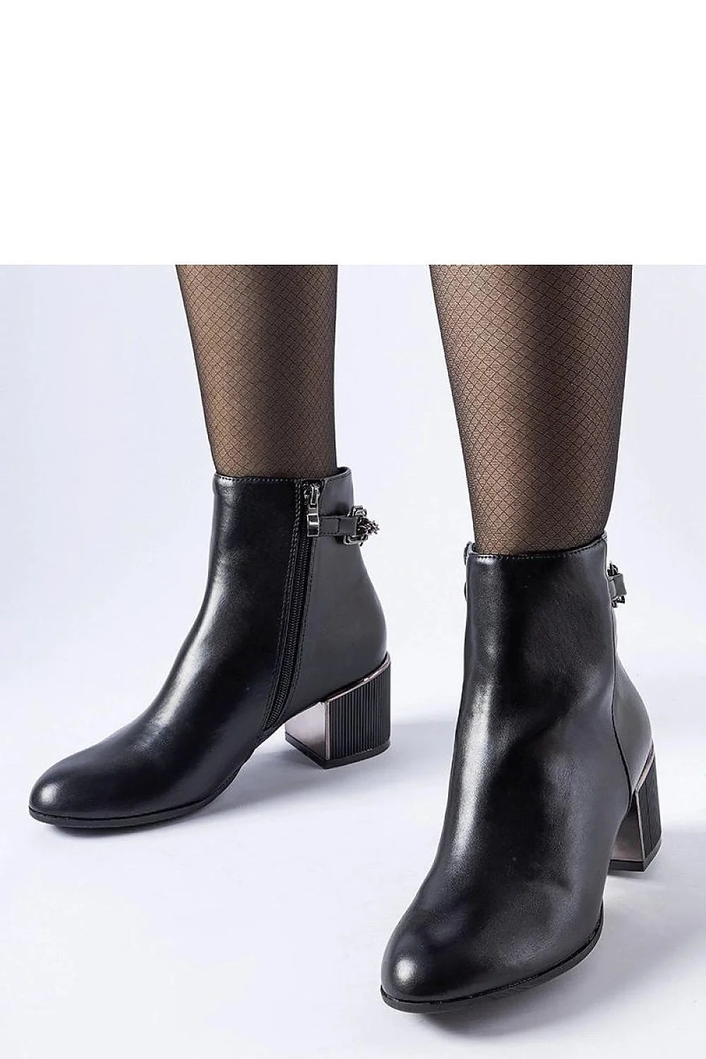 Bottes à talons élégantes en cuir noir pour femme, style moderne, coupe cheville, fermeture zip