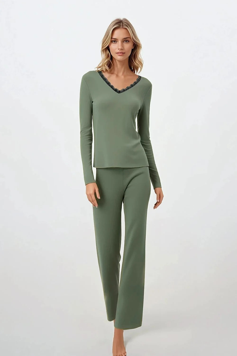 Pyjama féminin deux pièces élégant vert olive dentelle noire manches longues coupe droite taille élastique
