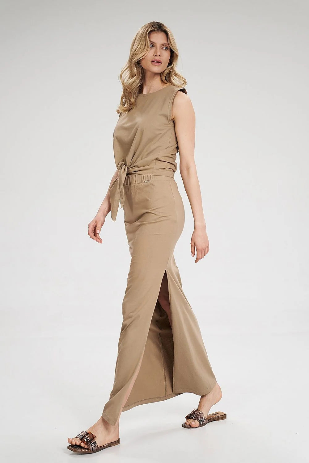 Robe longue en coton beige casual élégante avec ceinture drapée fente pour femme moderne