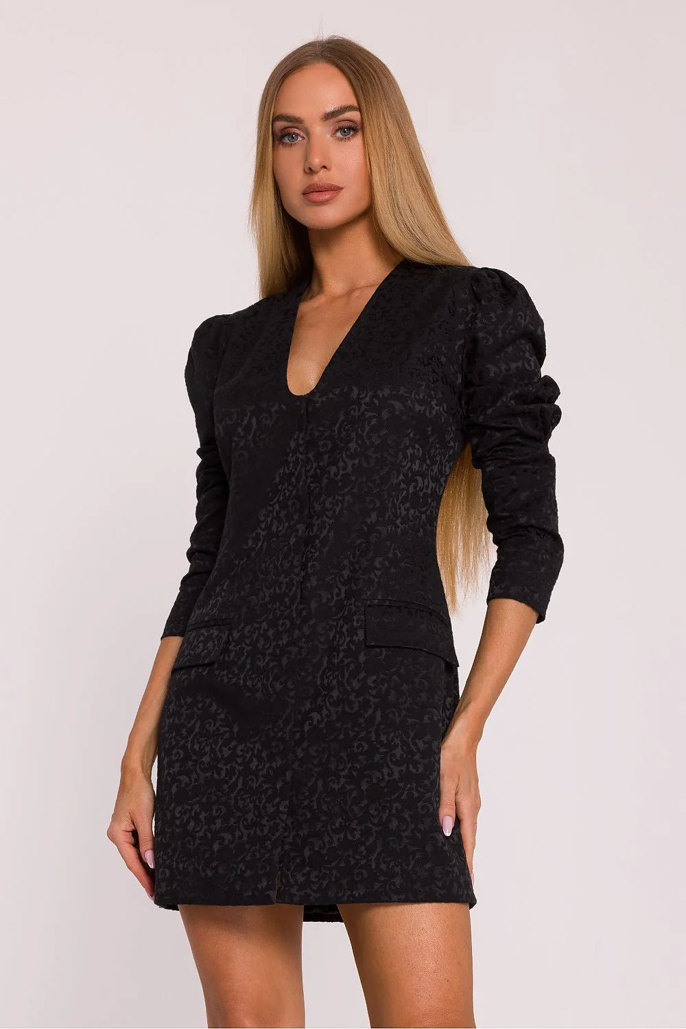 robe blazer courte noire jacquard damassé baroque texturée décolleté profond épaules bouffantes froncées poches rabats coupe ajustée mini