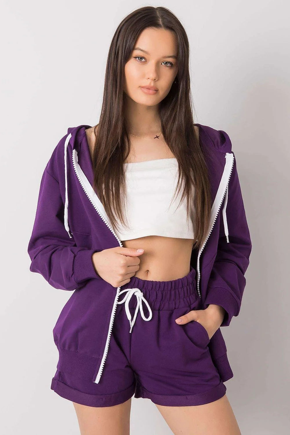 Ensemble hoodie lavande doux ample manches longues capuche cordons short taille élastiquée poches latérales moderne confortable féminin