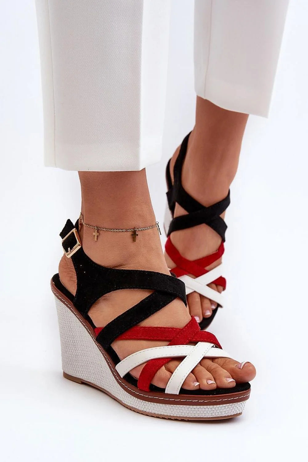 sandales compensées femme espadrille lanières croisées suède noir rouge blanches semelle plateforme texturée jute boucle dorée réglable confortable chic sophistiqué