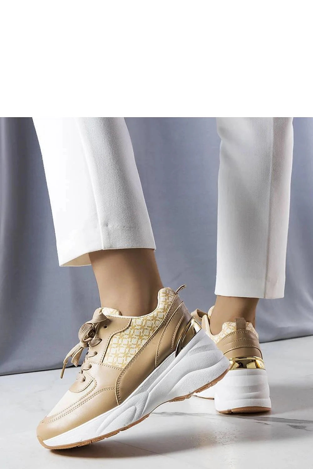 Baskets Solea femmes design moderne beige blanc doré lacets souples amorti confortable occasion décontractée