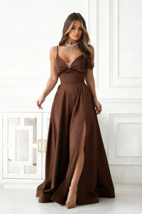 robe longue soirée chocolat bretelles spaghetti décolleté corsage taille cintrée laçage corset dos jupe satinée évasée fente poches cachées