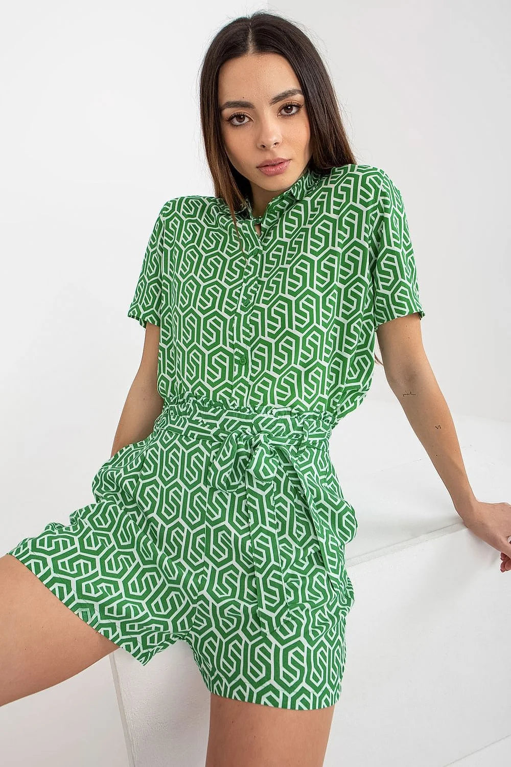 Shorts femme taille haute design moderne motif géométrique vert vif viscose 100% confortable porté décontracté occasionnel