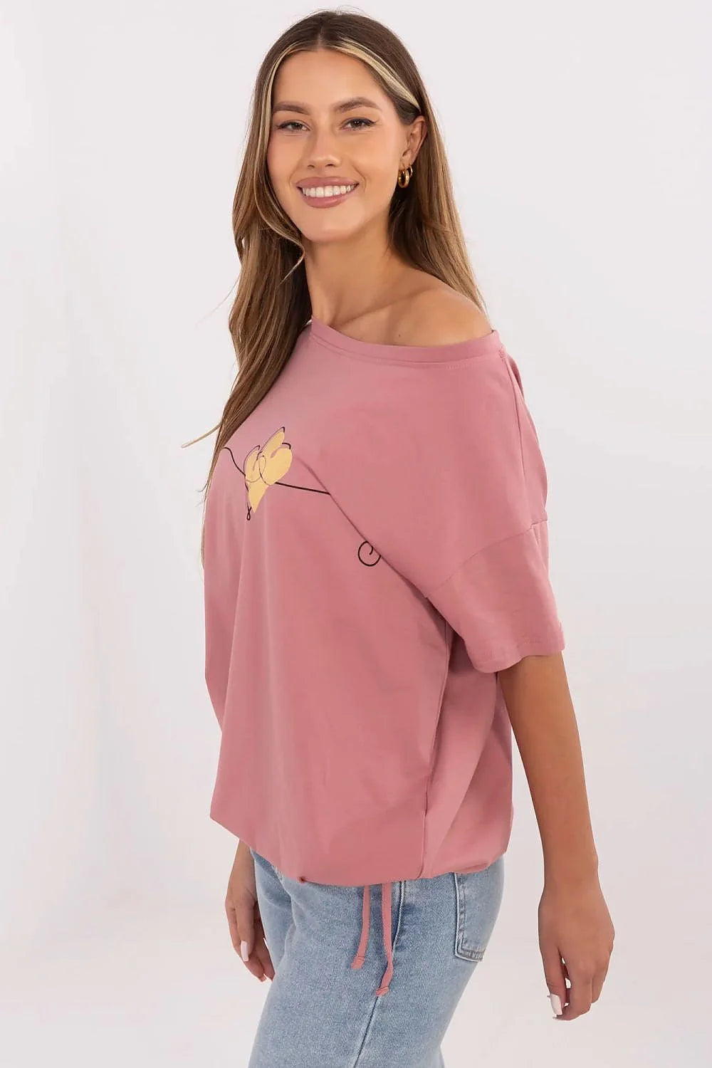T-shirt femme ample coupe moderne impression graphique cœur doré manches courtes en coton rose pastel