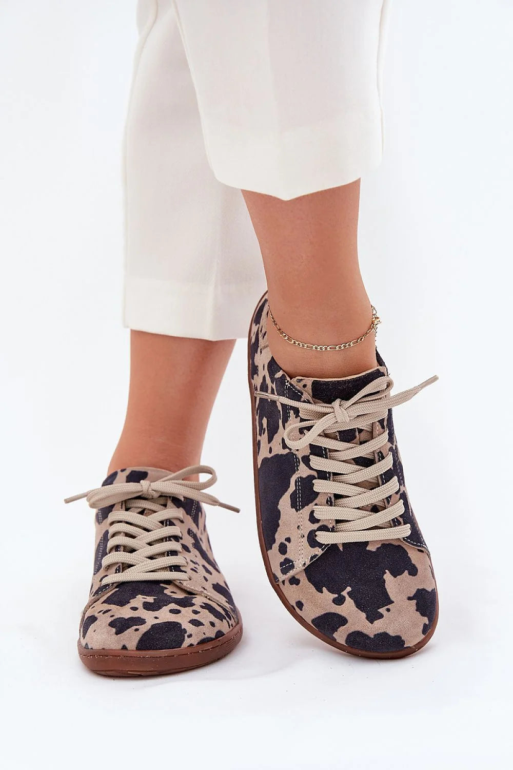 baskets basses femme lacets décontracté chic imprimé animal léopard beige noir suédé bout rond semelle gomme marron confortable