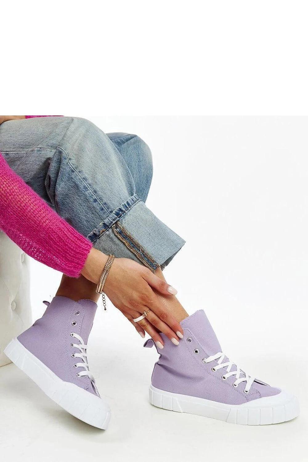 Baskets montantes pour femme en canvas lilas et blanc, style casual, confortable et durable, idéales pour quotidien et soirées