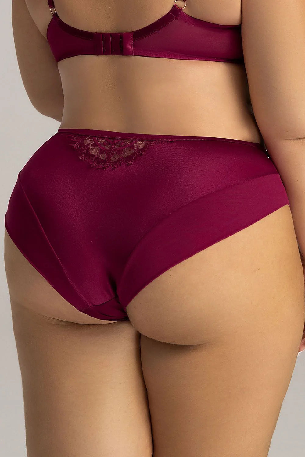 Soutien-gorge à armatures et culotte mi-haute tissu satiné tulle transparent dentelle florale couleur bordeaux confort élégance femme