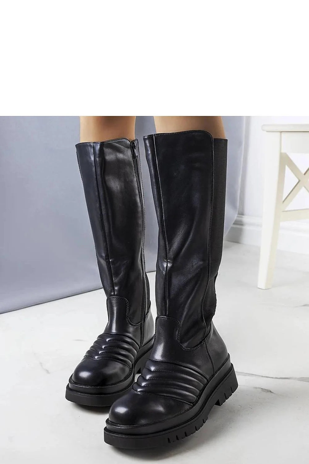 Bottes cuissardes cuir noir moderne audacieux semelle crantée élégance urbaine femmes protection froid