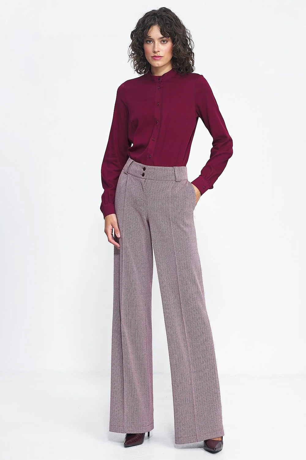pantalon Nife femme bordeaux taille haute jambe large coupe évasée tissu texturé chevrons viscose polyester polyuréthane ceinture plis marqués élégant