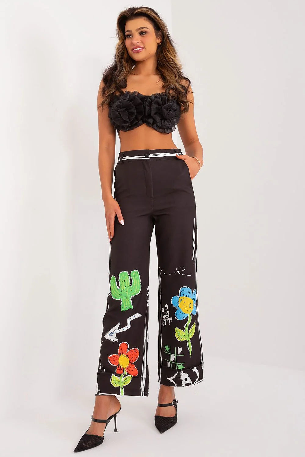 Ensemble femme audacieux crop top fleuri pantalon artistique motifs peints cactus fleurs colorés haut bustier taille haute