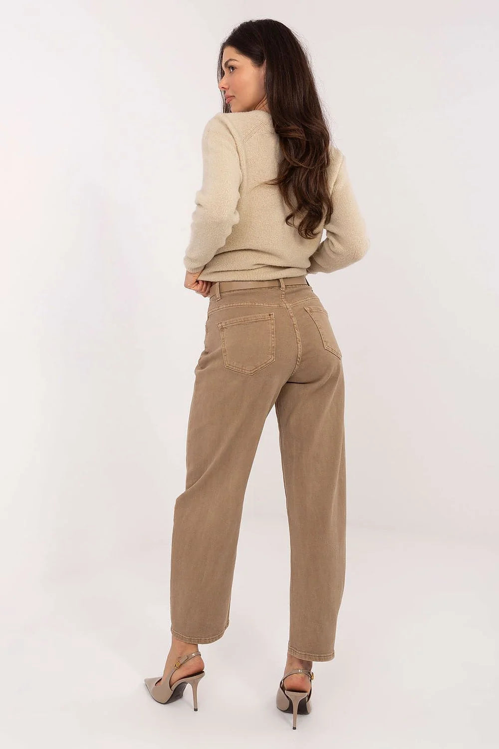 jean femme coupe ballon taillehaute coton élasthanne léger fuselé cheville taupe poches plaquées arrière ceinture boutonnée fermeture glissière confortable