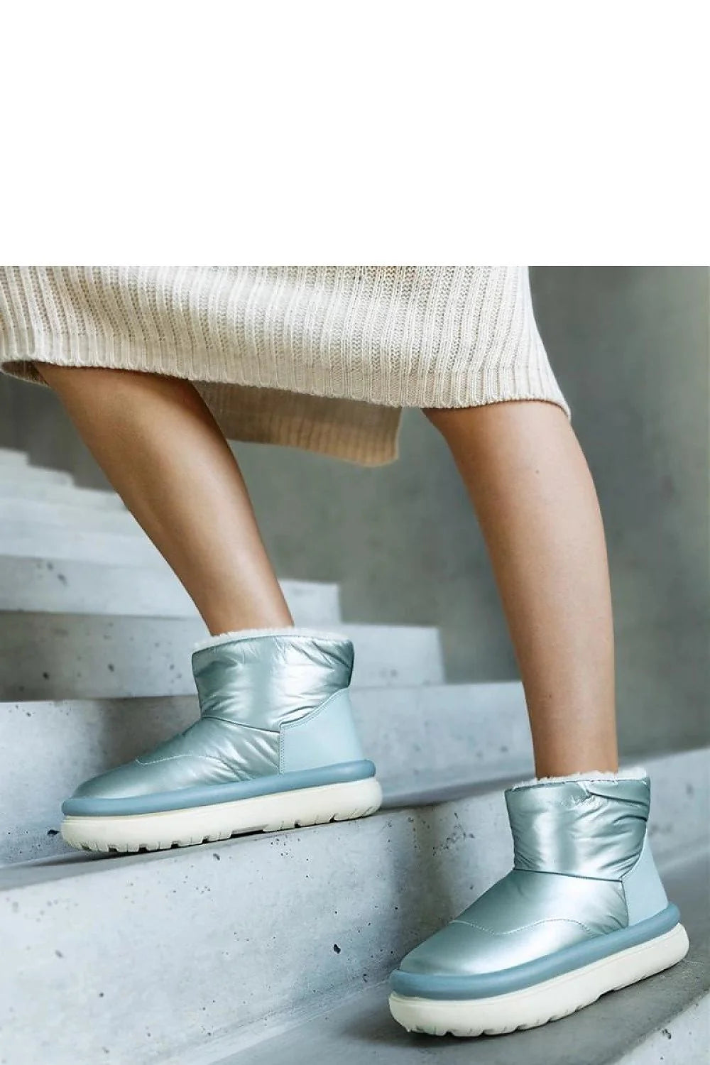 Bottes de neige modernes pour femmes, bleu métallisé, synthétique imperméable, doublure isolante, semelle caoutchouc anti-glisse, style urbain, tendance, mode hiver, bottines d'hiver