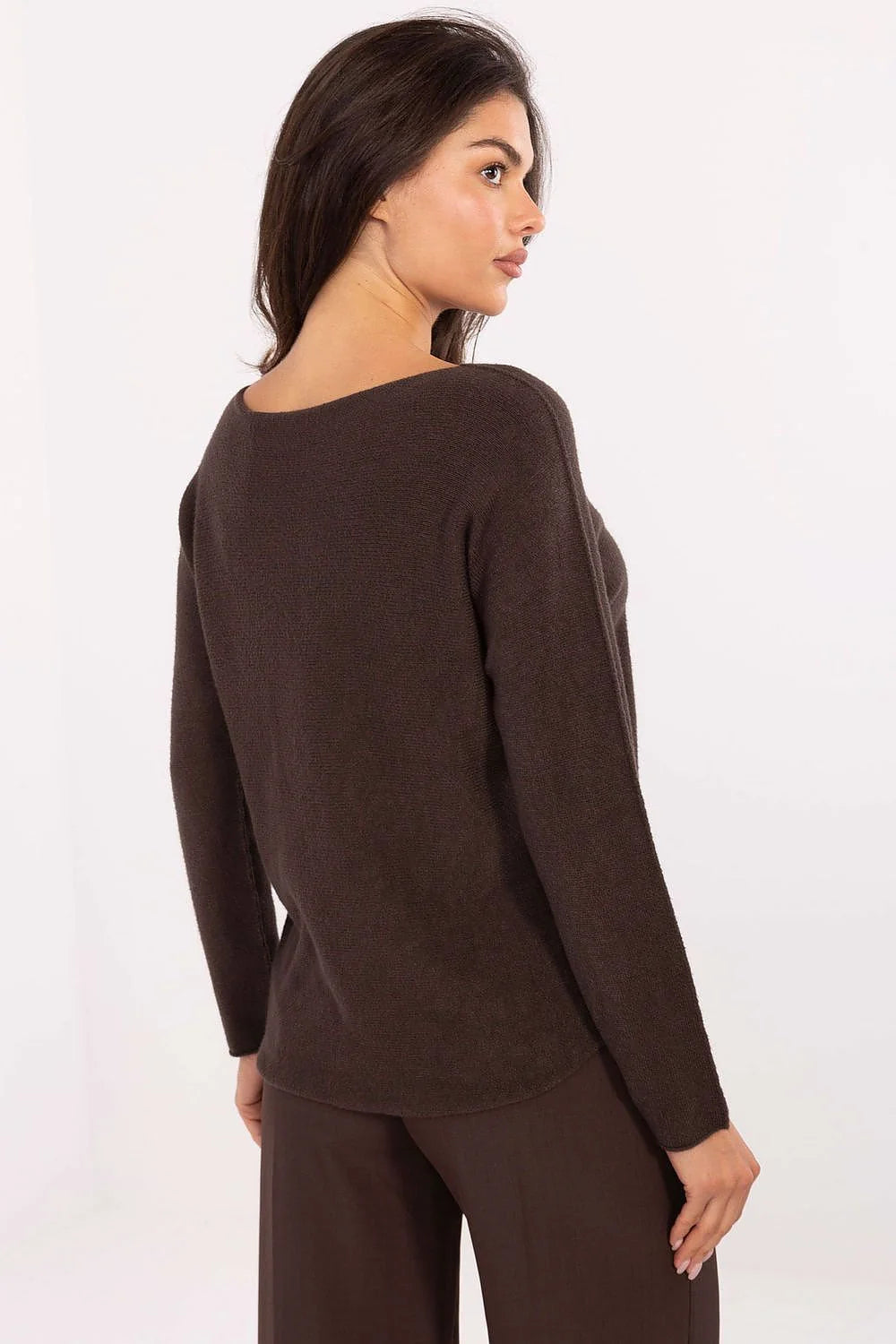 pull femme maille fine casual chic coupe droite légèrement oversize manches longues col bateau chocolat foncé réversible viscose polyester nylon