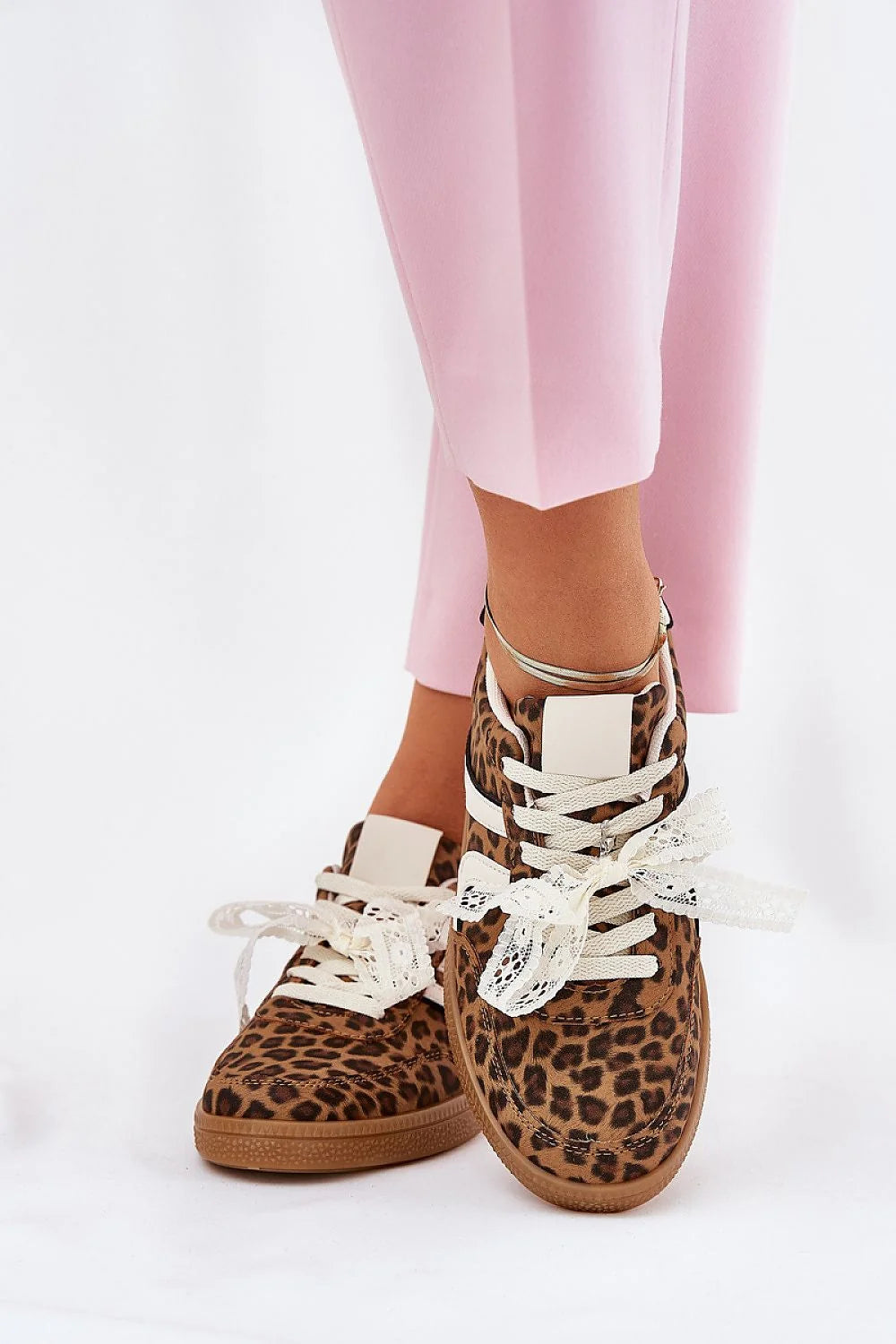 Chaussures de sport féminines en cuir artificiel imprimé léopard dentelle blanche lacets amovibles confortables baskets mode tendance