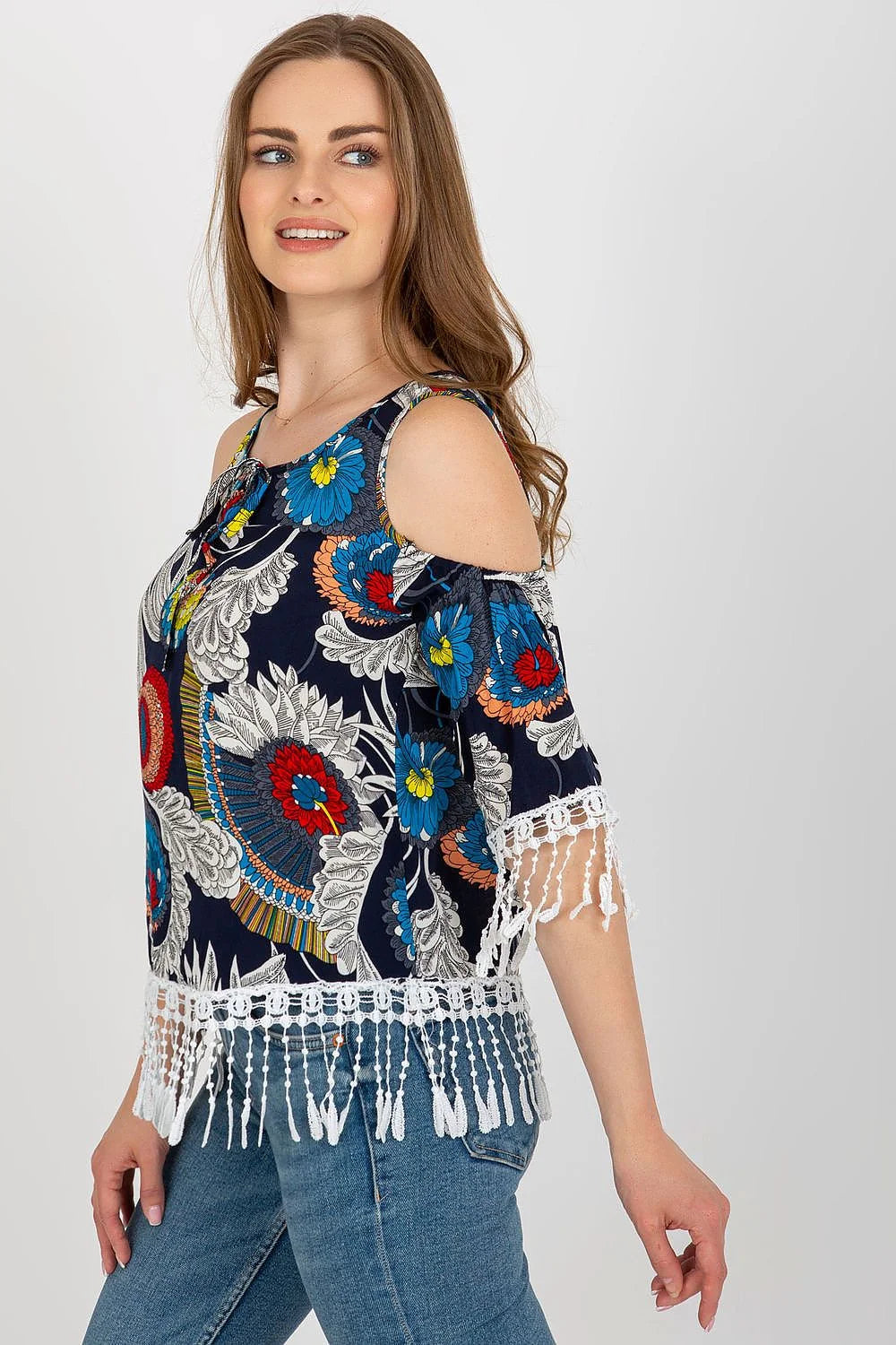 Chemisier bohème floral multicolore bleu marine coton polyester manches courtes evasées franges dentelle blanches épaules dénudées encolure ronde