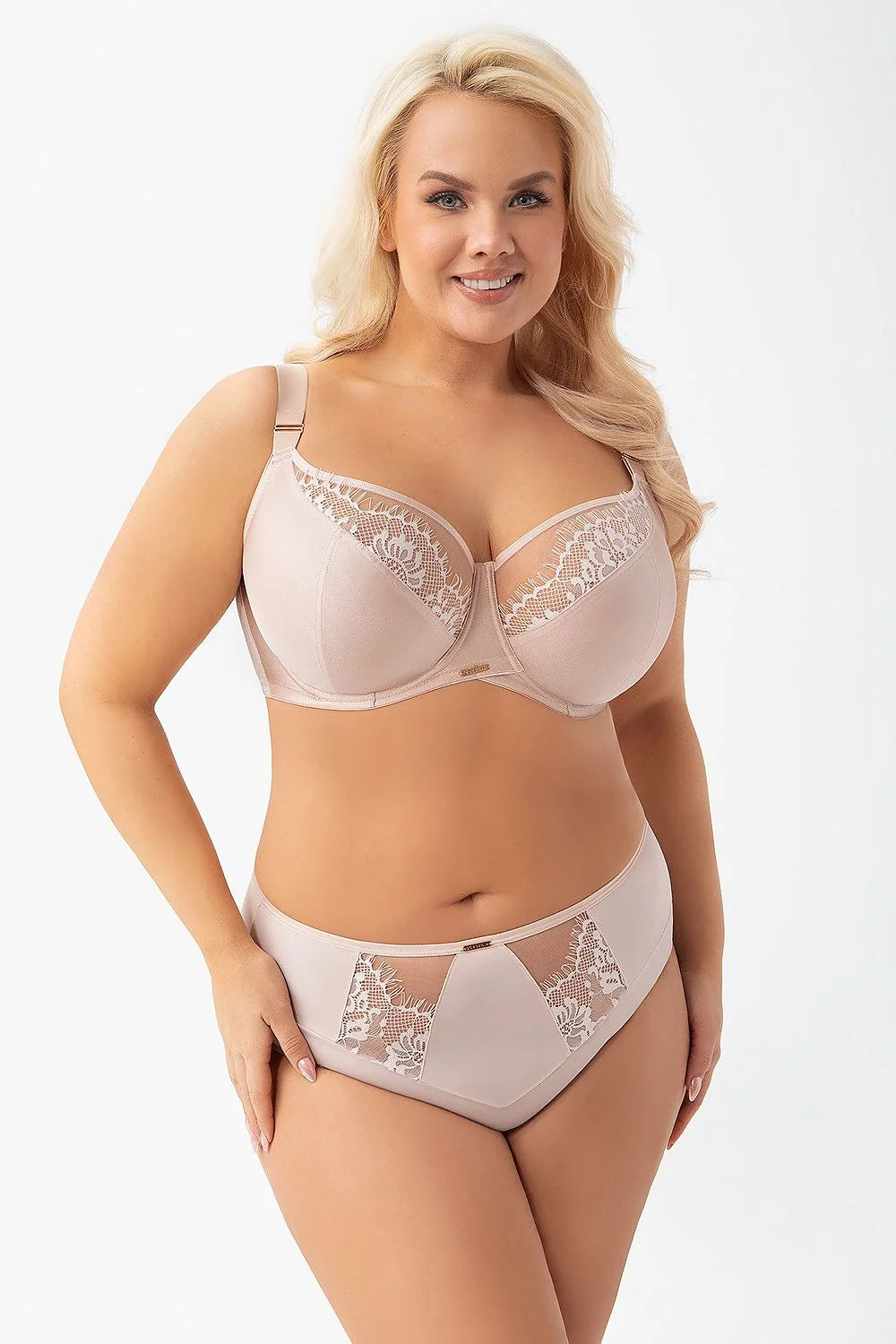 culotte taille haute nude microfibre lisse beige empiècements tulle dentelle florale couvrante ceinture élastiquée maintien confortable doublure coton finitions plates