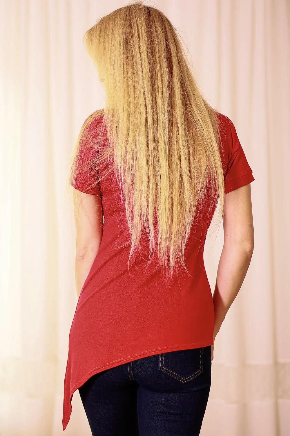 T-shirt femme mode couleur rouge vif col V manches courtes coupe ample style casual chic