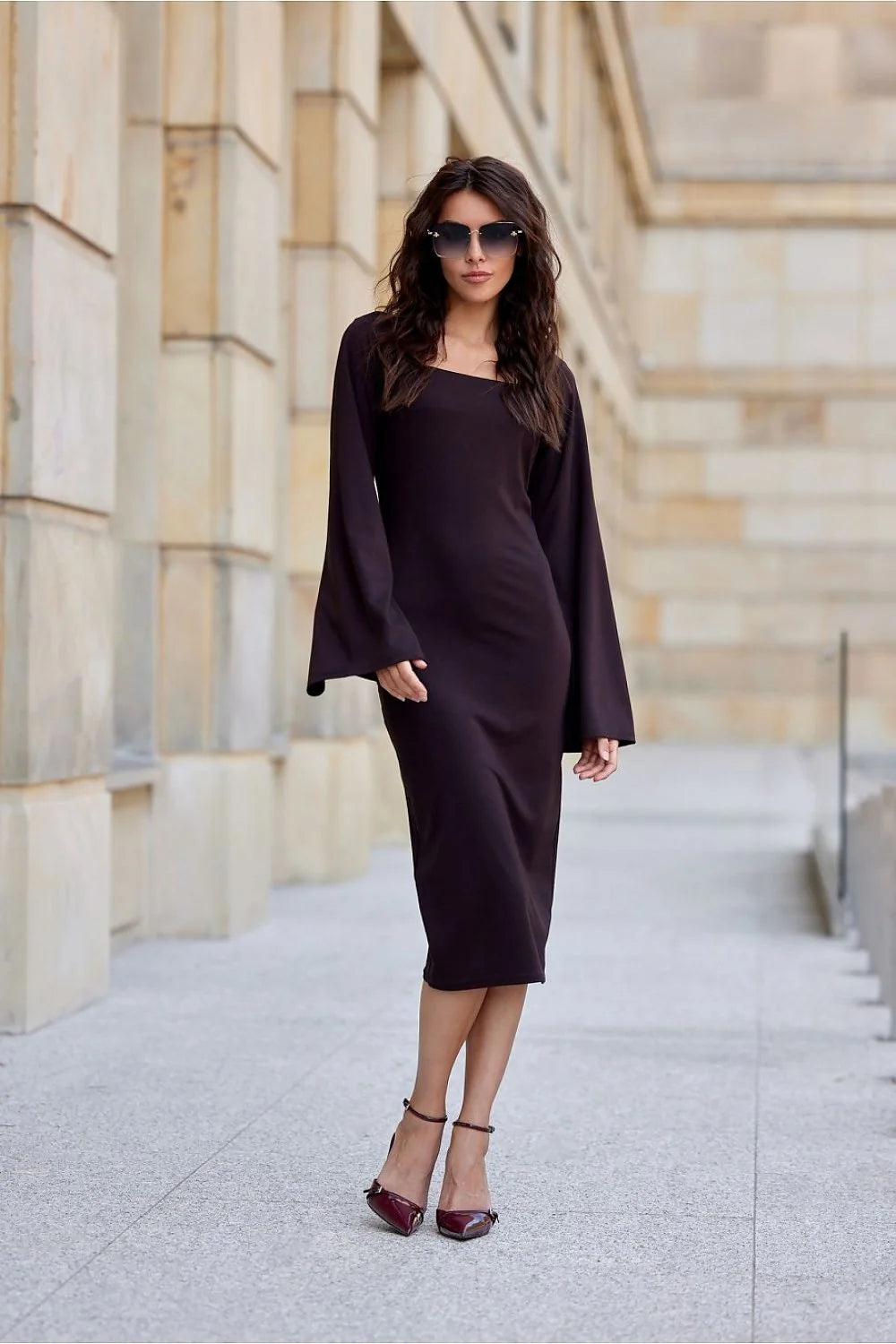 Robe de jour élégante Roco Fashion en jersey longueur midi manches longues col carré ajustée pour femme