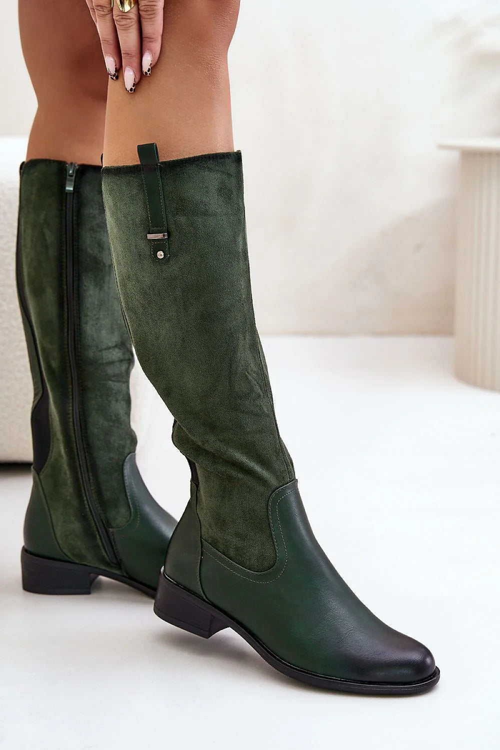Bottes cuissardes élégantes en cuir suède vert foncé avec boucle pour femmes automne hiver