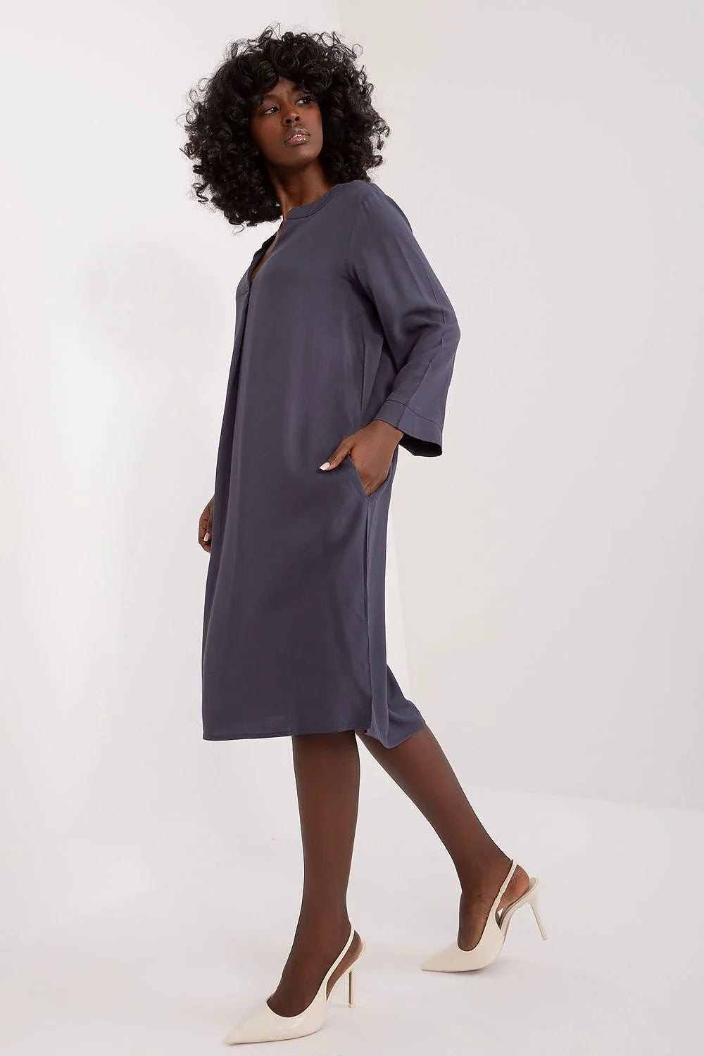 Robe de jour Sublevel élégante en viscose longueur midi manches longues col V minimaliste femmes