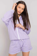 Ensemble hoodie lavande doux ample manches longues capuche cordons short taille élastiquée poches latérales moderne confortable féminin
