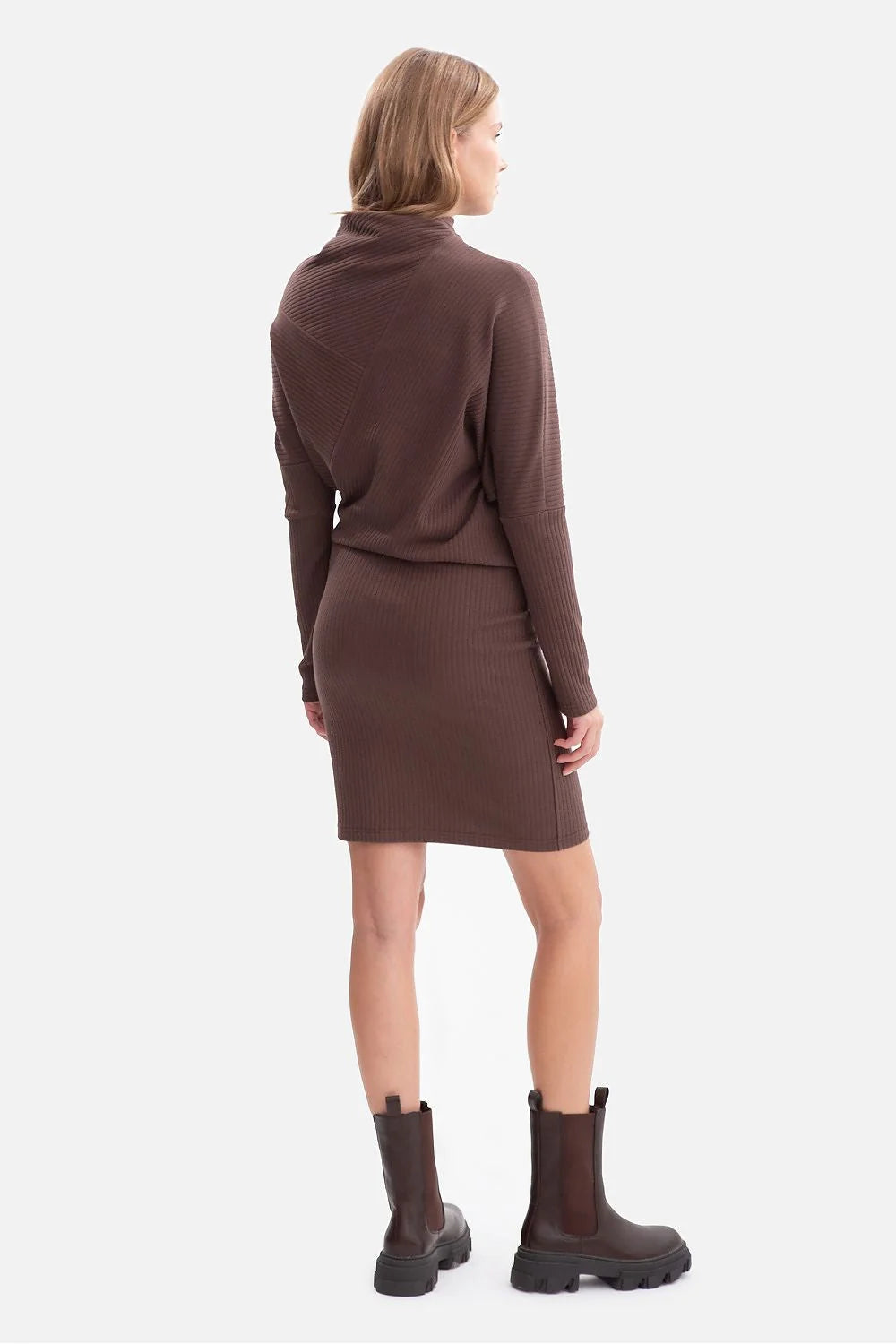 robe côtelée maille chocolat col cheminée drapé manches chauve souris fuselées haut ample blousant taille haute jupe crayon ajustée genou