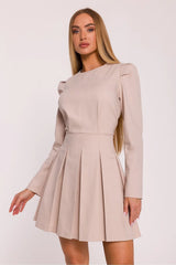 robe Moe tissu imitation denim mat élastique encolure ronde manches longues épaules structurées taille cintrée jupe plissée mini beige