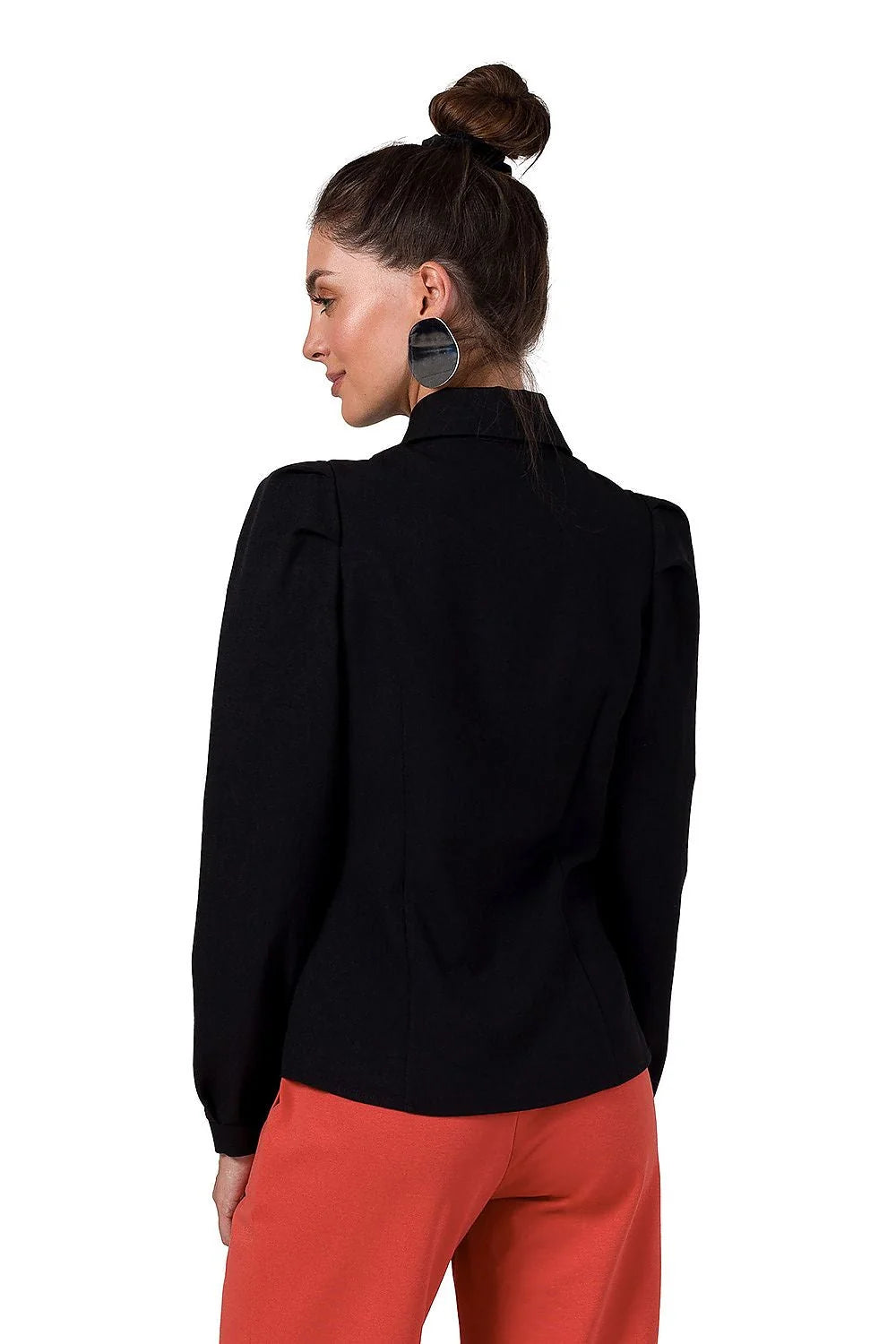 Chemise manche longue Be Wear noire épaules bouffantes col classique boutons noirs tissu de qualité femme coupe ajustée