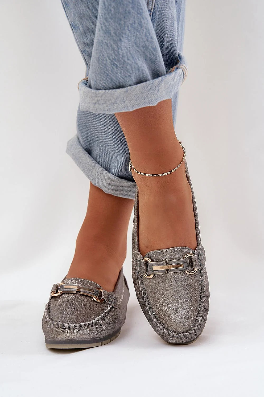 Mocassins pour femme élégants en cuir naturel, design moderne argenté, style casual, semelle antidérapante, confort quotidien