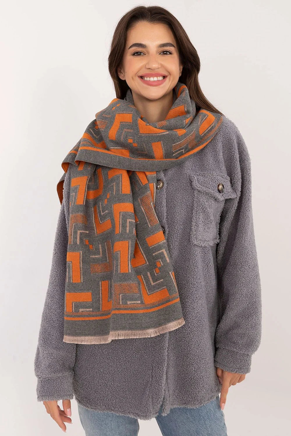 Châle de mode pour femme en viscose et laine, motif géométrique orange et gris, franges subtiles, longueur 190 cm, écharpe élégante et moderne