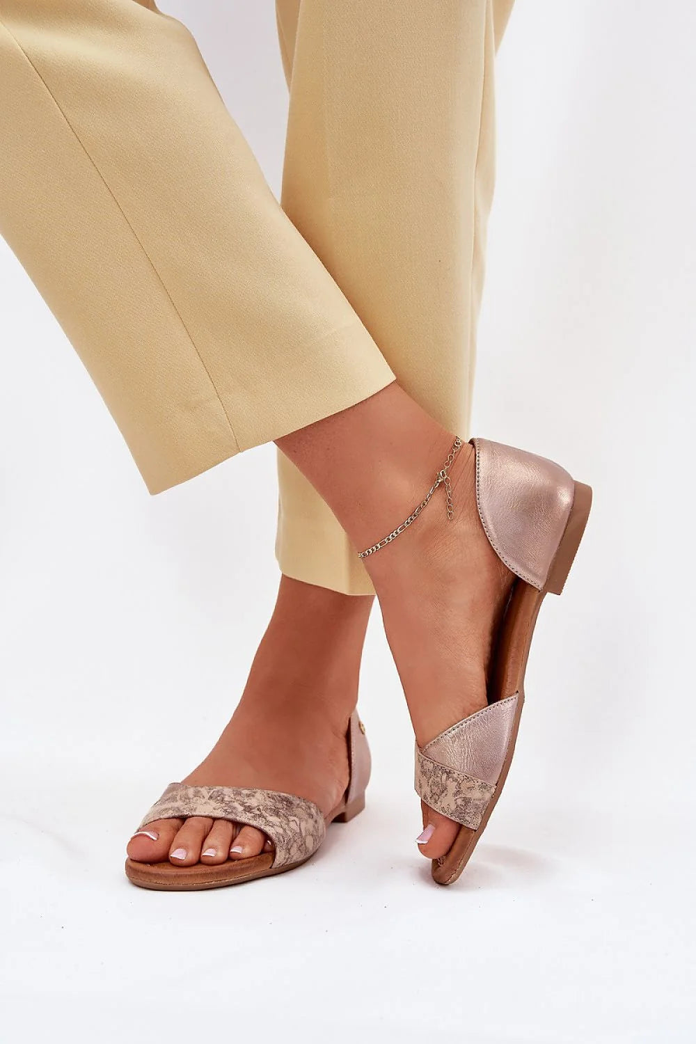 Sandales pour femme élégantes ouvertes à l'avant cuir naturel tissu tulle champagne rose métallique talon plat confortable occasion estivale
